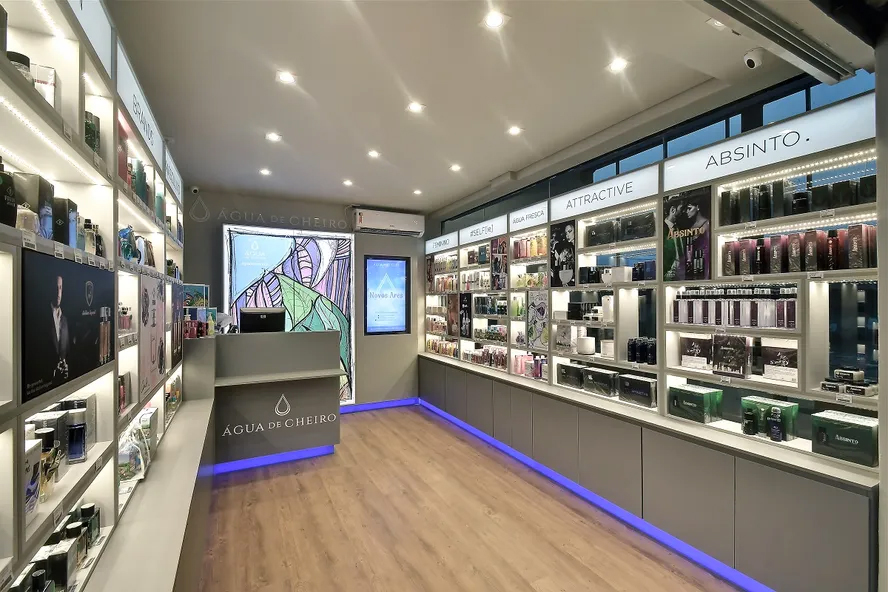 Investimento milionário expande catálogo de produtos da Água de Cheiro com linha de maquiagem