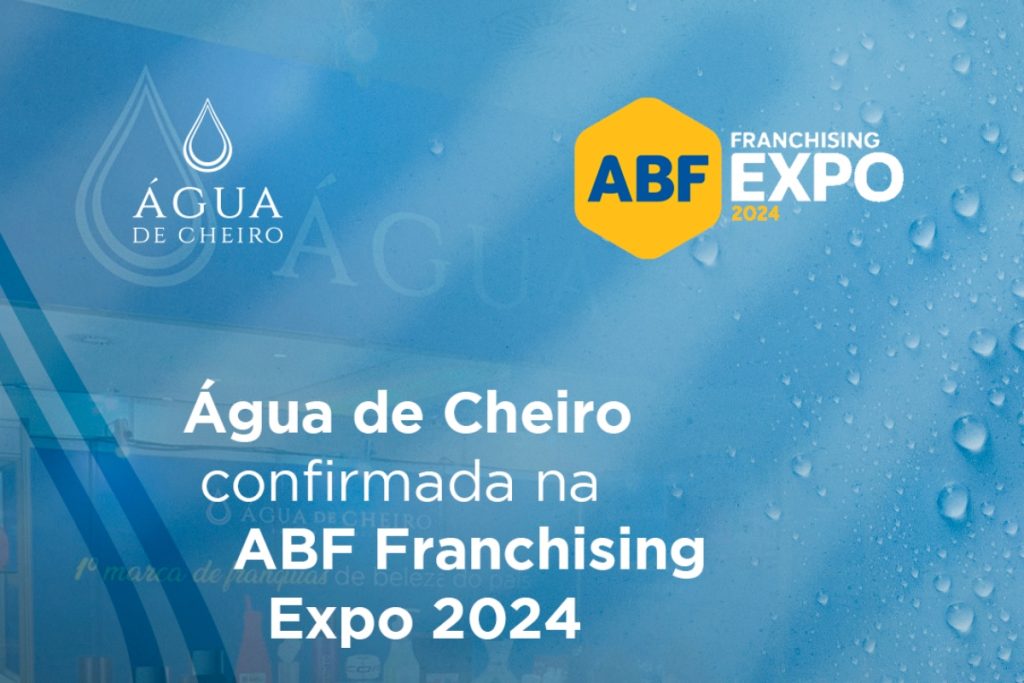 A imagem mostra uma comunicação visual da participação da empresa "Água de Cheiro" na ABF Franchising Expo 2024. O logo da "Água de Cheiro" está no canto superior esquerdo e o logo da "ABF Franchising Expo 2024" está no canto superior direito. No centro da imagem, o texto diz: "Água de Cheiro confirmada na ABF Franchising Expo 2024." O fundo da imagem é azul com gotas de água espalhadas, reforçando a identidade visual da marca.