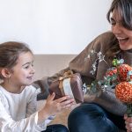Água de Cheiro lança campanha “O primeiro perfume que ela amou foi o seu” para o Dia das Mães